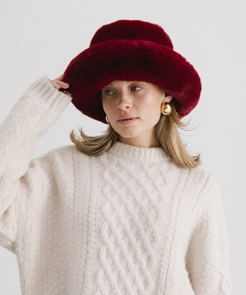 Faux Fur luxus bucket hat with wine red color